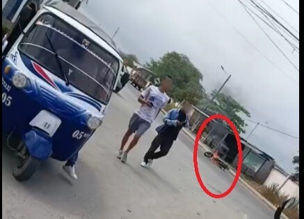 La motocicleta fue quemada por los turistas que estaban en un restaurante.