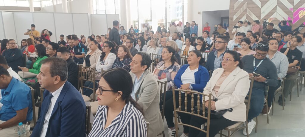 Ocho proyectos juveniles se pondrán en marcha en barrios de Manta para atender salud mental, cultura, ambiente y liderazgo.