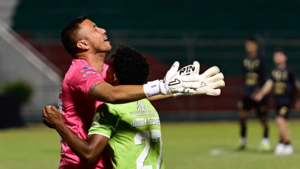 Manuel Mendoza, el héroe de Liga de Portoviejo que clasifica a octavos de final en la Copa Ecuador. (Luis Mendoza)