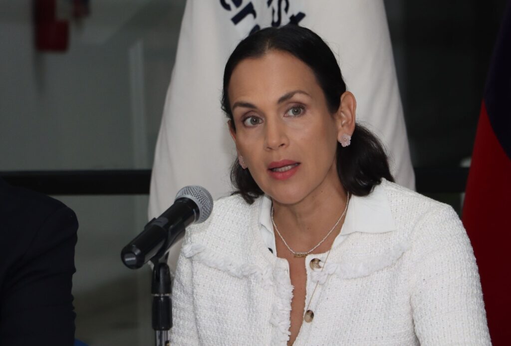 Manzano, ministra de Energía y Minas, anuncia 300 despidos en CELEC por fraude y optimización