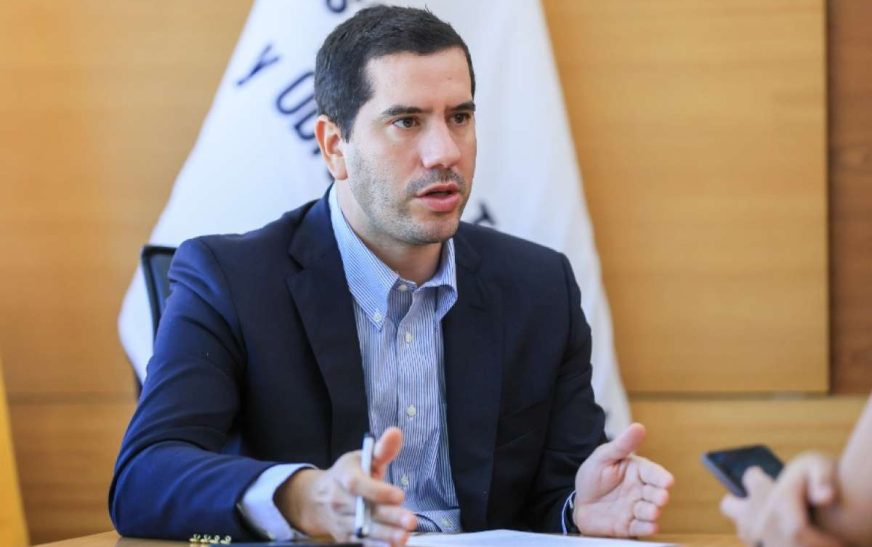 Ministro de Obras Públicas, Roberto Luque desafía al expresidente Correa a regresar al país y le ofrece "hospedaje" en nueva prisión
