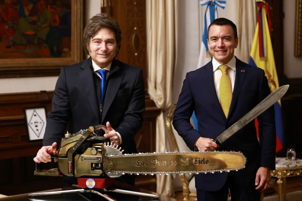 Motosierra y machete: el sorprendente simbolismo de los presidentes de Argentina y Ecuador