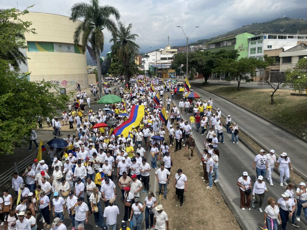 Movilizaciones respaldan a Álvaro Uribe en medio de polémica por sentencia