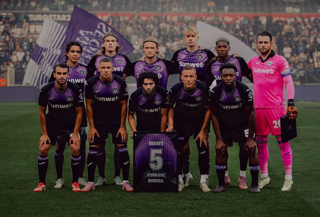 Nilson Angulo fue titular en el empate de Anderlecht. 