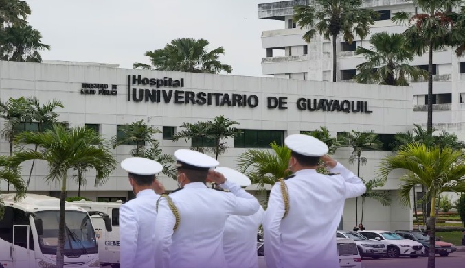 Nombramientos de gerentes militares en hospitales de Guayaquil para enfrentar crisis de salud