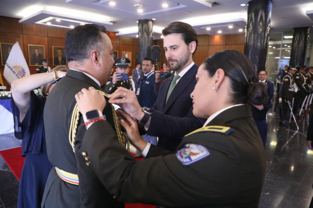 Oficiales de la Escolta Legislativa son ascendidos por la Asamblea Nacional