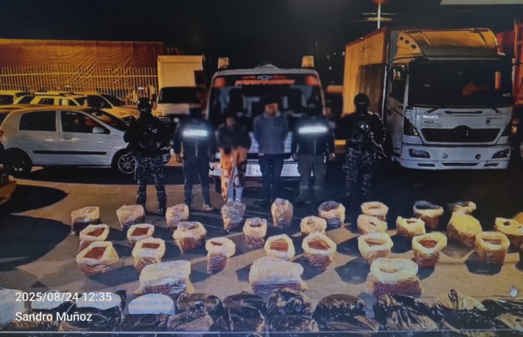 Policía de Ecuador decomisa explosivos en Carchi destinados a atentados en Colombia