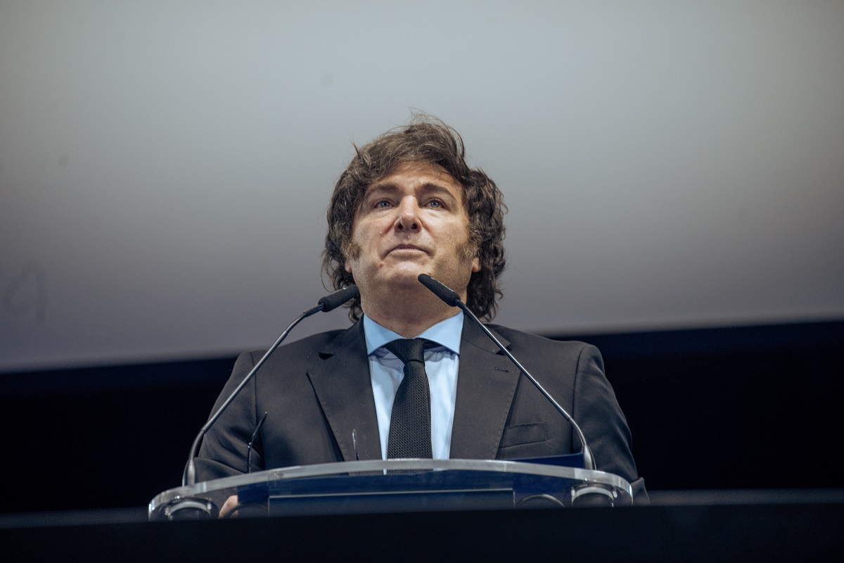 Presidente argentino Javier Milei atribuye la “lluvia de piedras” contra él a la “desesperación” política