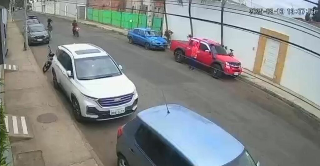 Queda grabado un intento de robo en una concurrida calle de Portoviejo