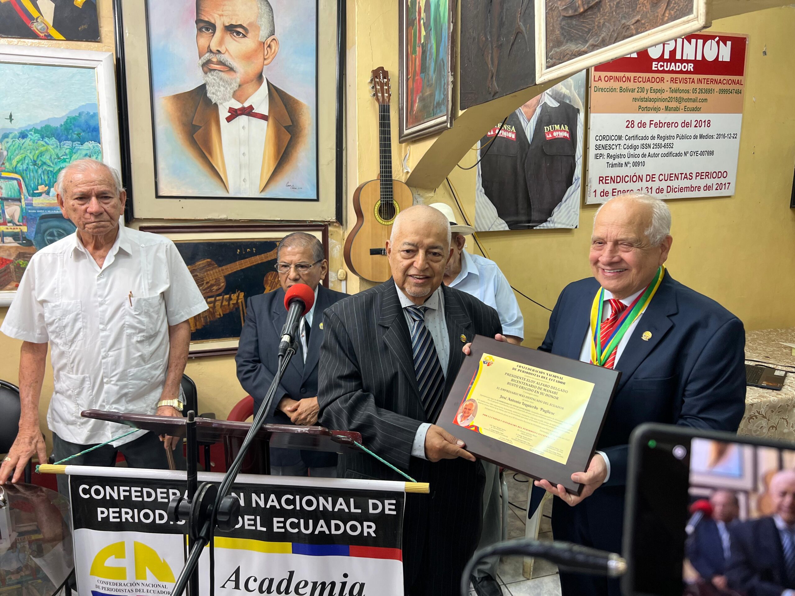 José Izquierdo Pugliese, presidente de la cadena Súper Éxito, fue homenajeado en el encuentro nacional de periodistas