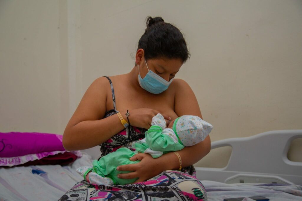 Salud de madres y bebés: Descubre las acciones que se implementan en Ecuador para fomentar la lactancia materna