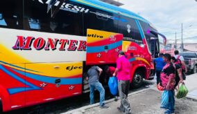 Vecinos denuncian problemas de agua servida y huecos en la parada intra-cantonal de La Concordia