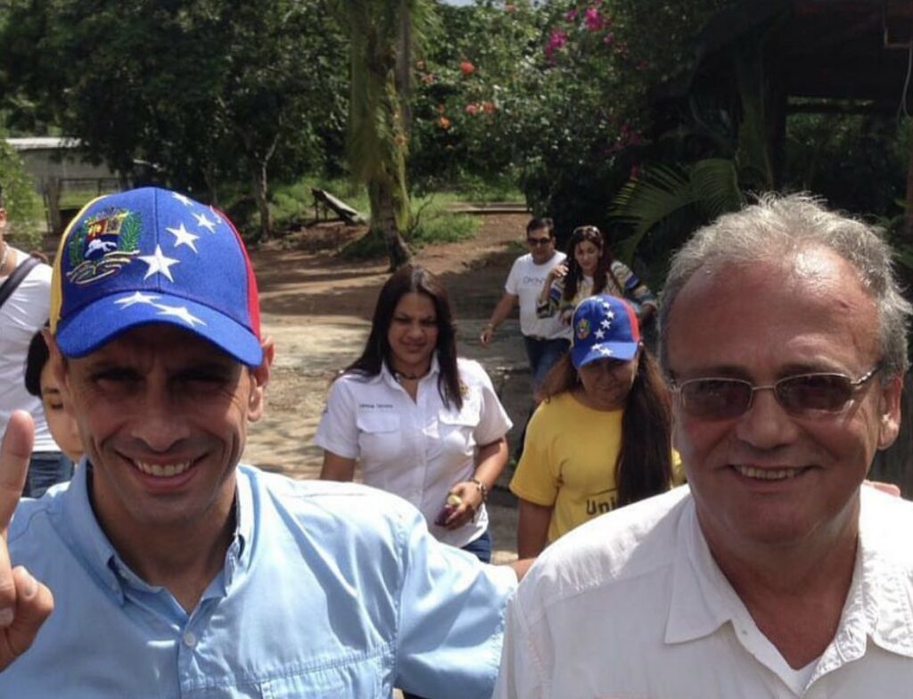 Venezuela libera a 13 presos políticos en medio de tensiones con EE.UU.