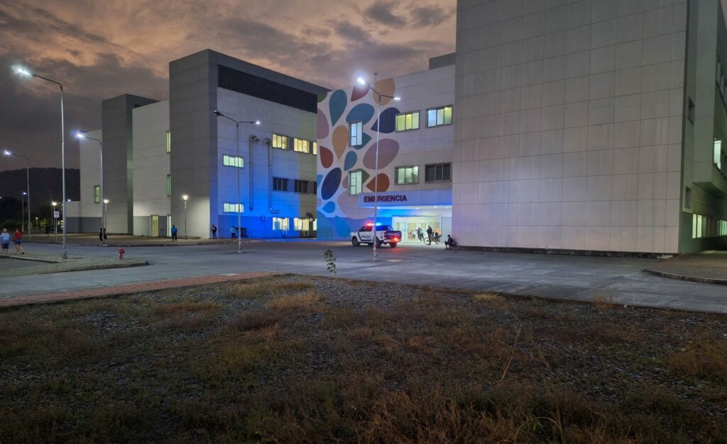 La víctima fue trasladada al Hospital de Especialidades Portoviejo donde minutos después del ataque falleció.