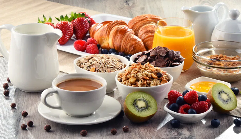 Esto es lo que realmente debe tener un desayuno completo, según expertos
