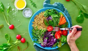 Dieta vegetal reduce multimorbilidad en adultos de diferentes edades, según investigación internacional