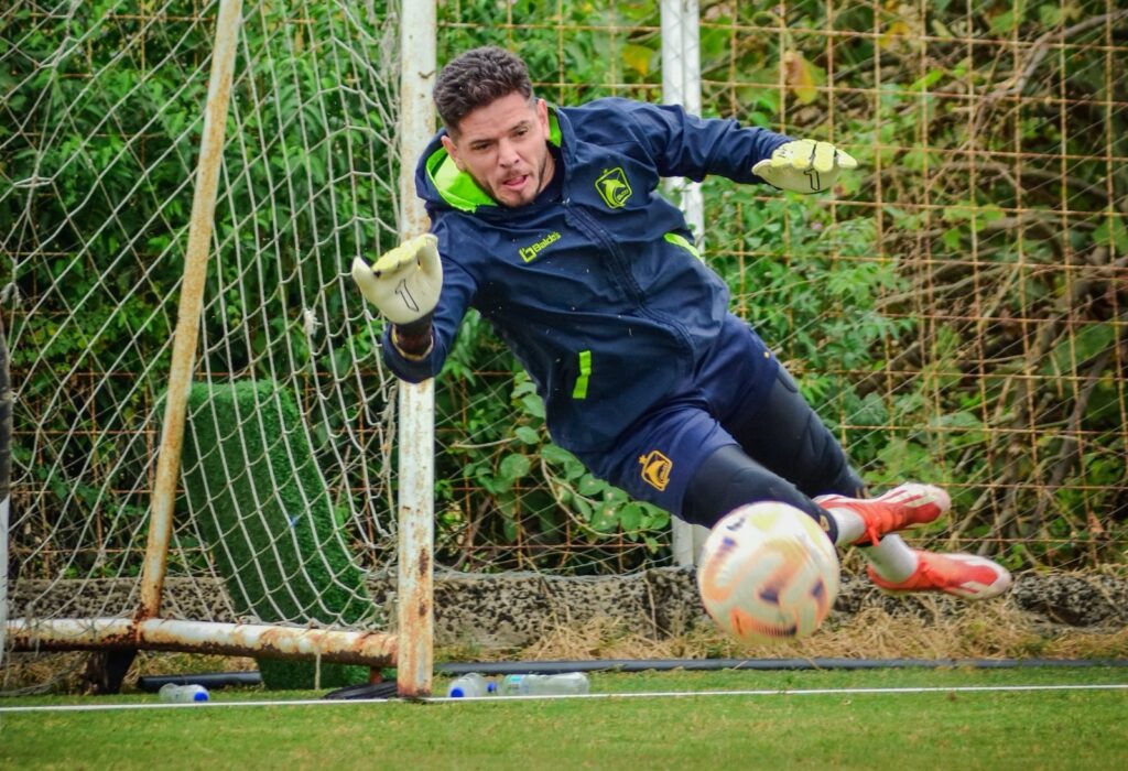 Brian Heras, arquero de Delfín SC.