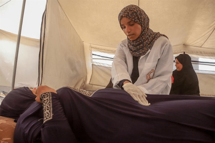 “Dan agua con garbanzos a sus bebés”: desgarrador informe desde Gaza