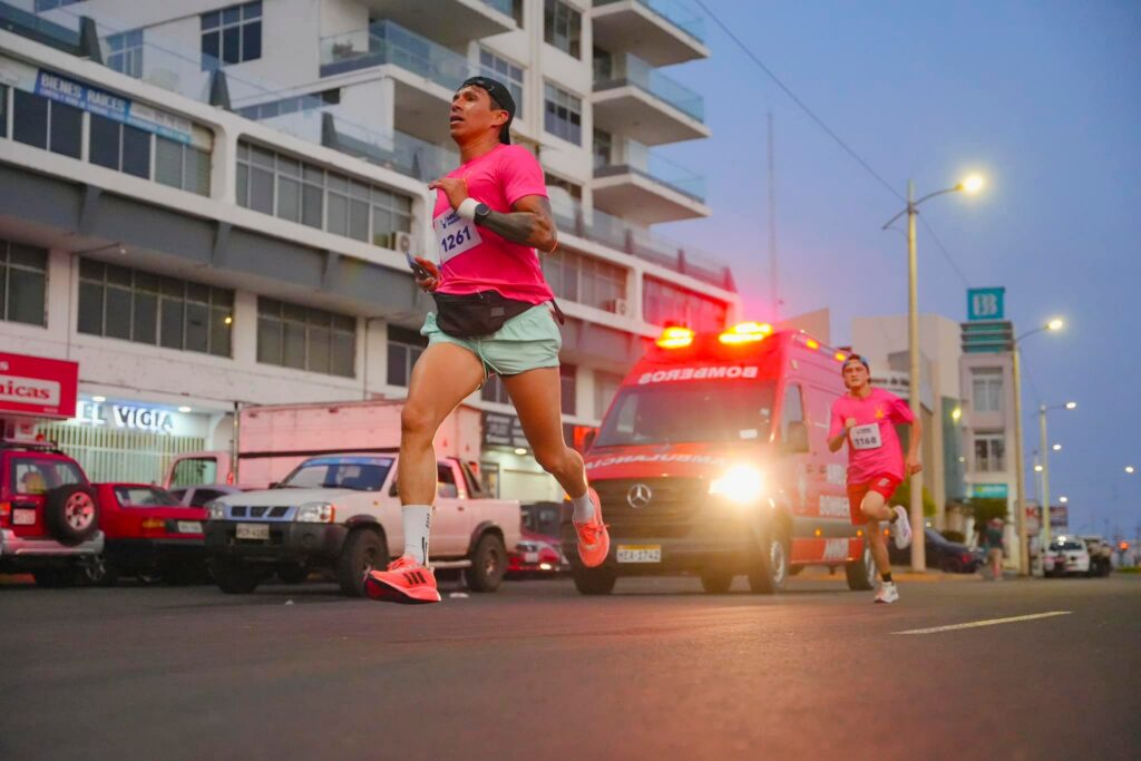La Manta Marathon Farmacias Santa Martha iniciará a las 05h00 desde la Plaza Cívica.