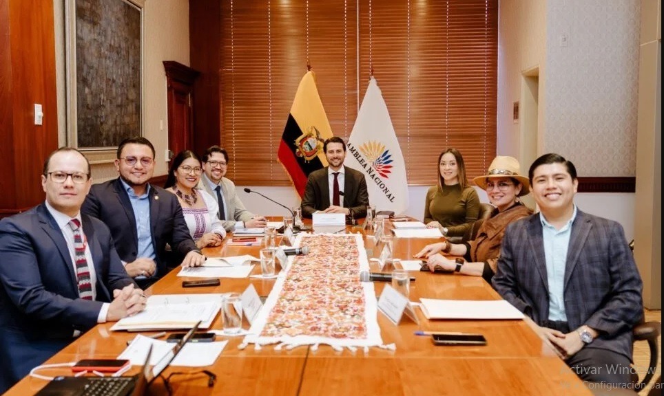 Ley no busca perseguir a ONG, asegura director de la UAFE.