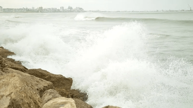 ¡Precaución en las playas! Inocar alerta sobre fuerte oleaje y mar agitado en Ecuador