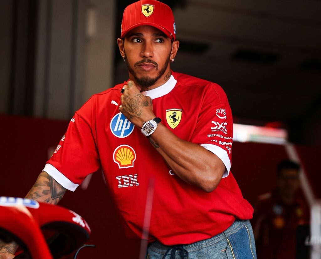 El piloto británico Lewis Hamilton, heptacampeón de Fórmula 1 es actualmente piloto de Ferrari. FOTO: lewishamilton (Instagram).