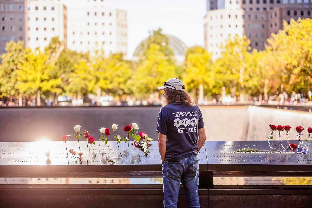 “Nunca nos rendiremos”: EE. UU. revive el 11-S con homenajes y advertencias desde el Pentágono