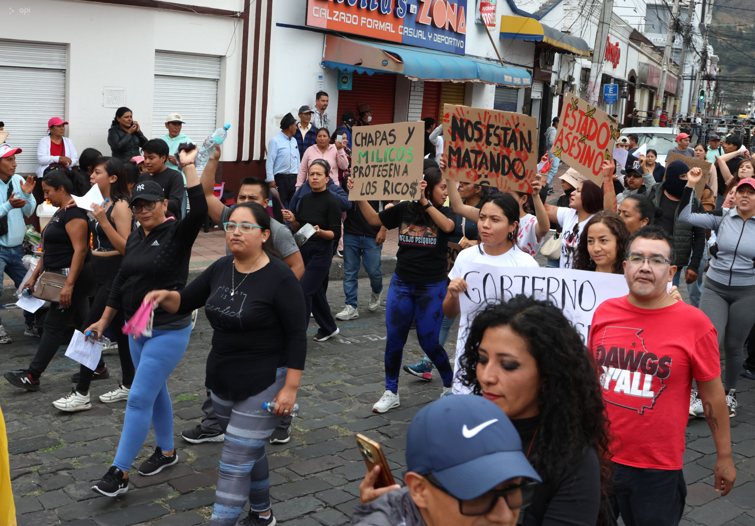 El paro nacional suma ocho días con protestas, explosivos decomisados y acusaciones cruzadas entre Gobierno y CONAIE. FOTO: API.