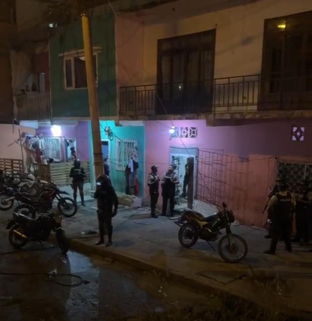 El hecho ocurrió en el barrio Miraflores, en Manta. FOTO: Captura de pantalla.