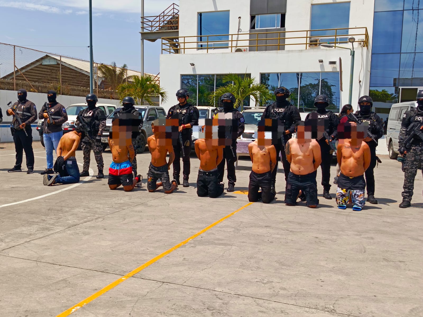 Operativo en Jaramijó desmantela banda vinculada a sicariato y robo de vehículos.