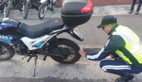 AMT sanciona a 53 motociclistas en operativo de control en el sur de Quito