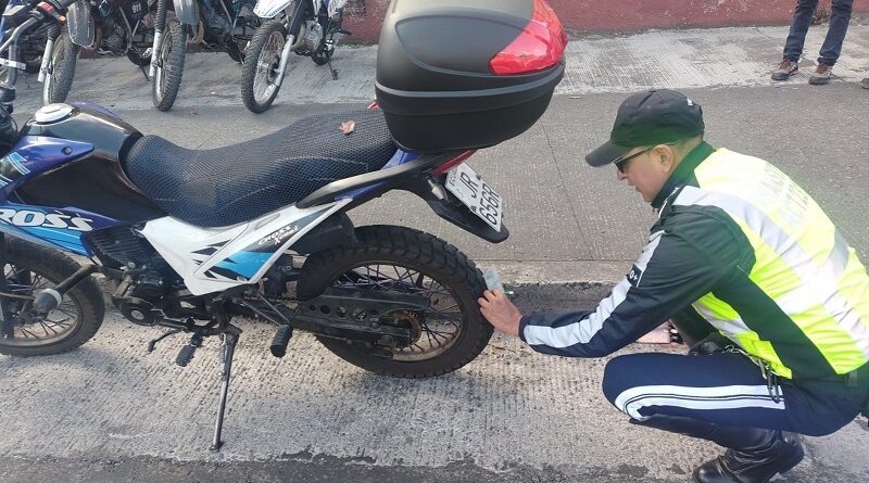 AMT sanciona a 53 motociclistas en operativo de control en el sur de Quito