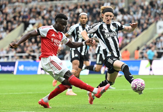 Arsenal supera a Newcastle en jornada 6 de Premier League sin Piero Hincapié.