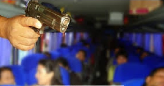 Asalto armado a bus de la cooperativa Aray en la vía Santo Domingo–La Concordia