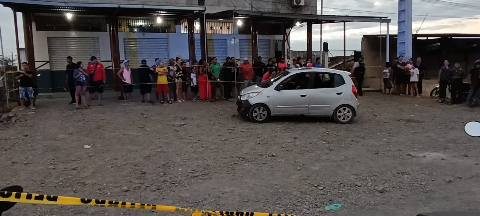 Ataque armado en Buena Fe sicarios en moto disparan contra auto y dejan un muerto y tres heridos