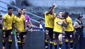 Barcelona SC goleó 0-4 a Emelec en la edición 237 del Clásico del Astillero, disputada este domingo en el estadio George Capwell.