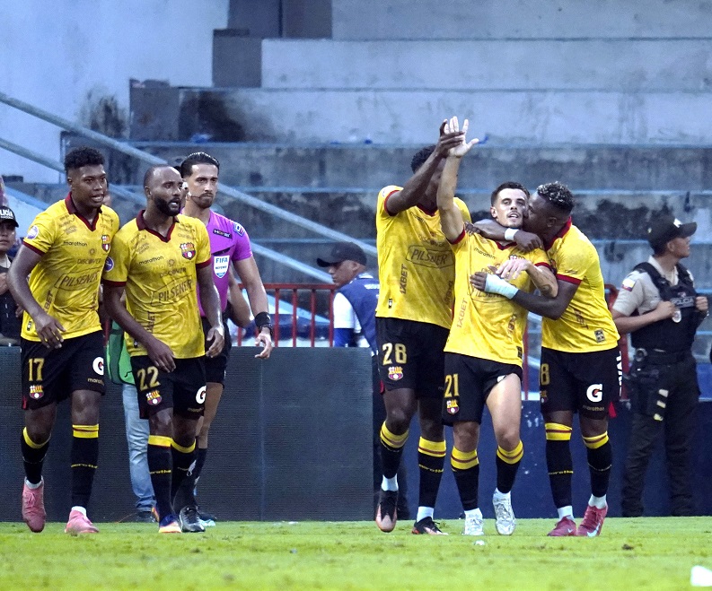 Barcelona SC goleó 0-4 a Emelec en la edición 237 del Clásico del Astillero, disputada este domingo en el estadio George Capwell.