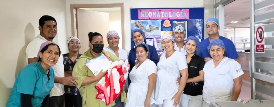 Bebé nació con 26 semanas y hoy sorprende con su recuperación en Santo Domingo