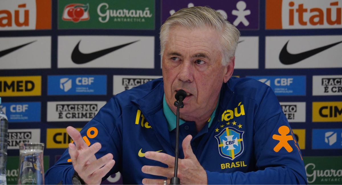 Carlo Ancelotti llegará a El Alto con Brasil con su icónico hábito de mascar chicle.