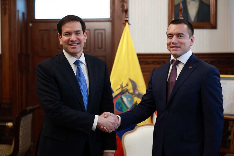 Confianza internacional impulsa la reducción del riesgo país de Ecuador