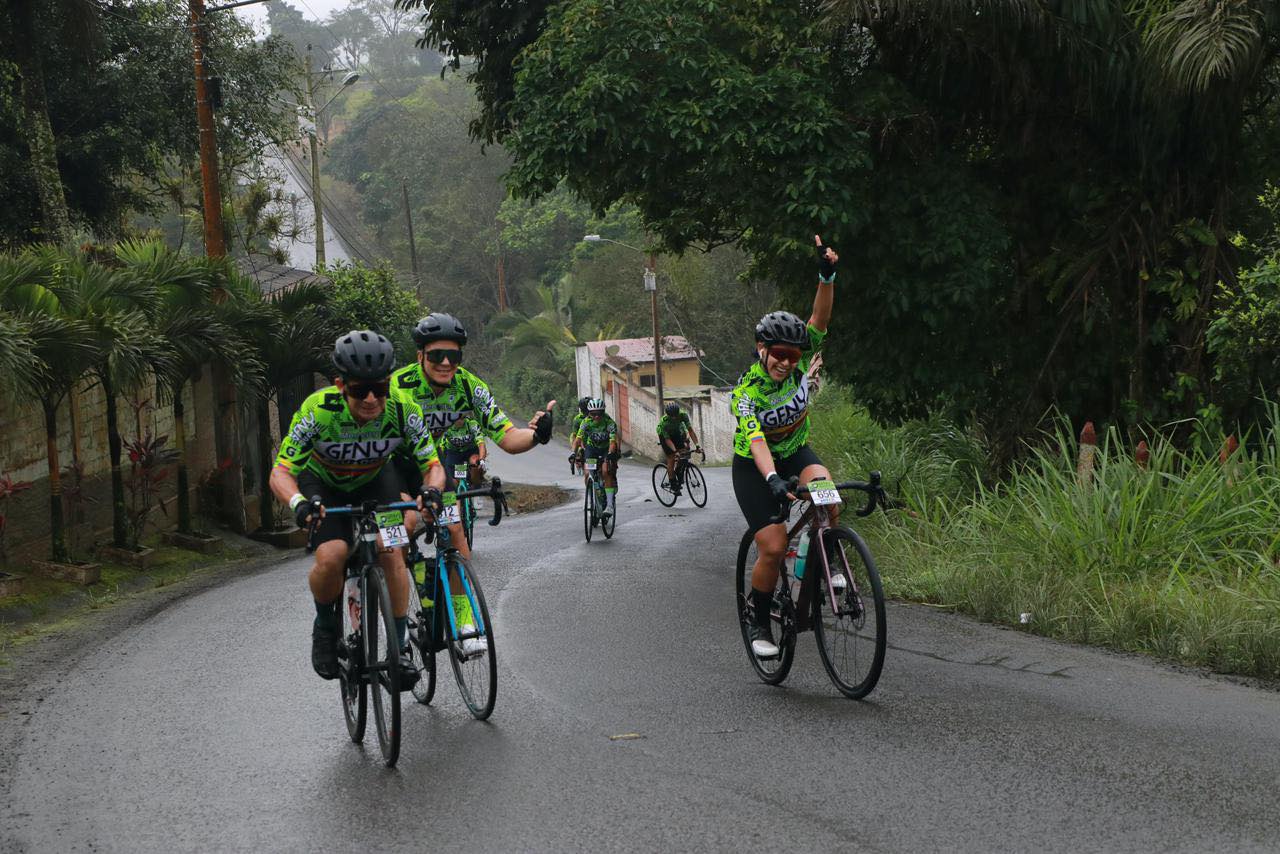 Los ciclistas se alistan para el Gran Fondo de New York.