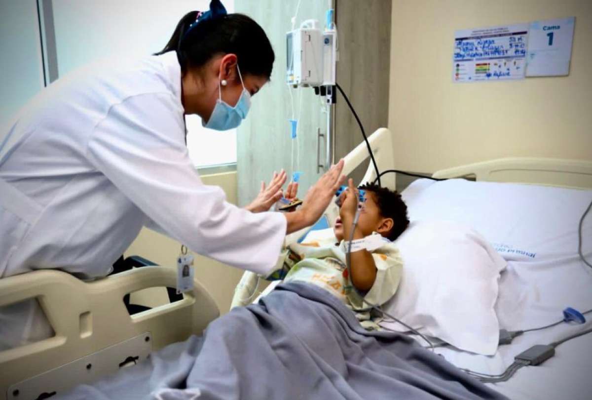 Daniel Noboa expide Reglamento de Carrera Sanitaria para regular profesionales de salud