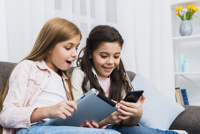Descubre por qué expertos prohíben el uso de Google Gemini en niños y adolescentes.