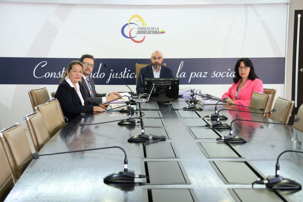 Destituyen a juez que liberó a ex secretario de Inteligencia del correísmo