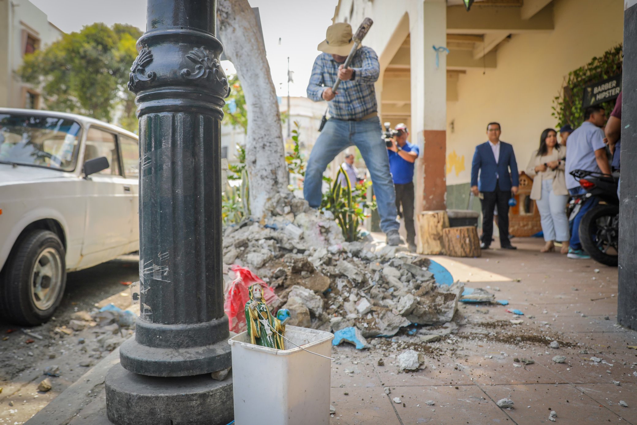 Destruyen un altar de la 'Santa Muerte' tras ataque sicario, en Guayaquil