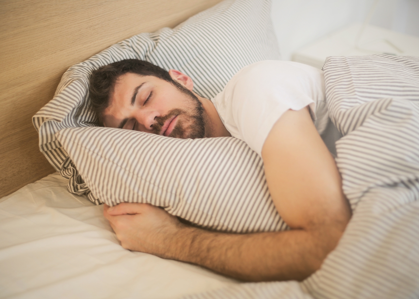 Dormir mal tres noches por semana acelera el envejecimiento cerebral y aumentar 40% el riesgo de demencia, según estudio