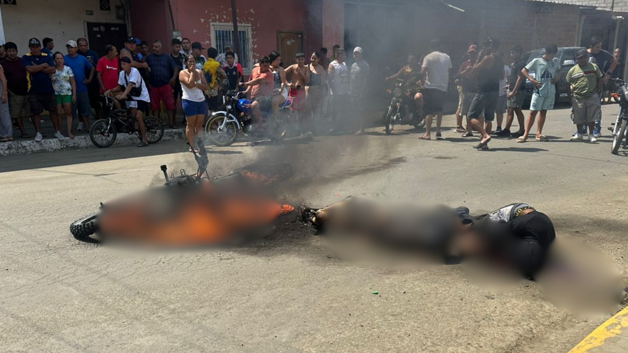 Dos presuntos sicarios murieron quemados en Santa Ana, Manabí