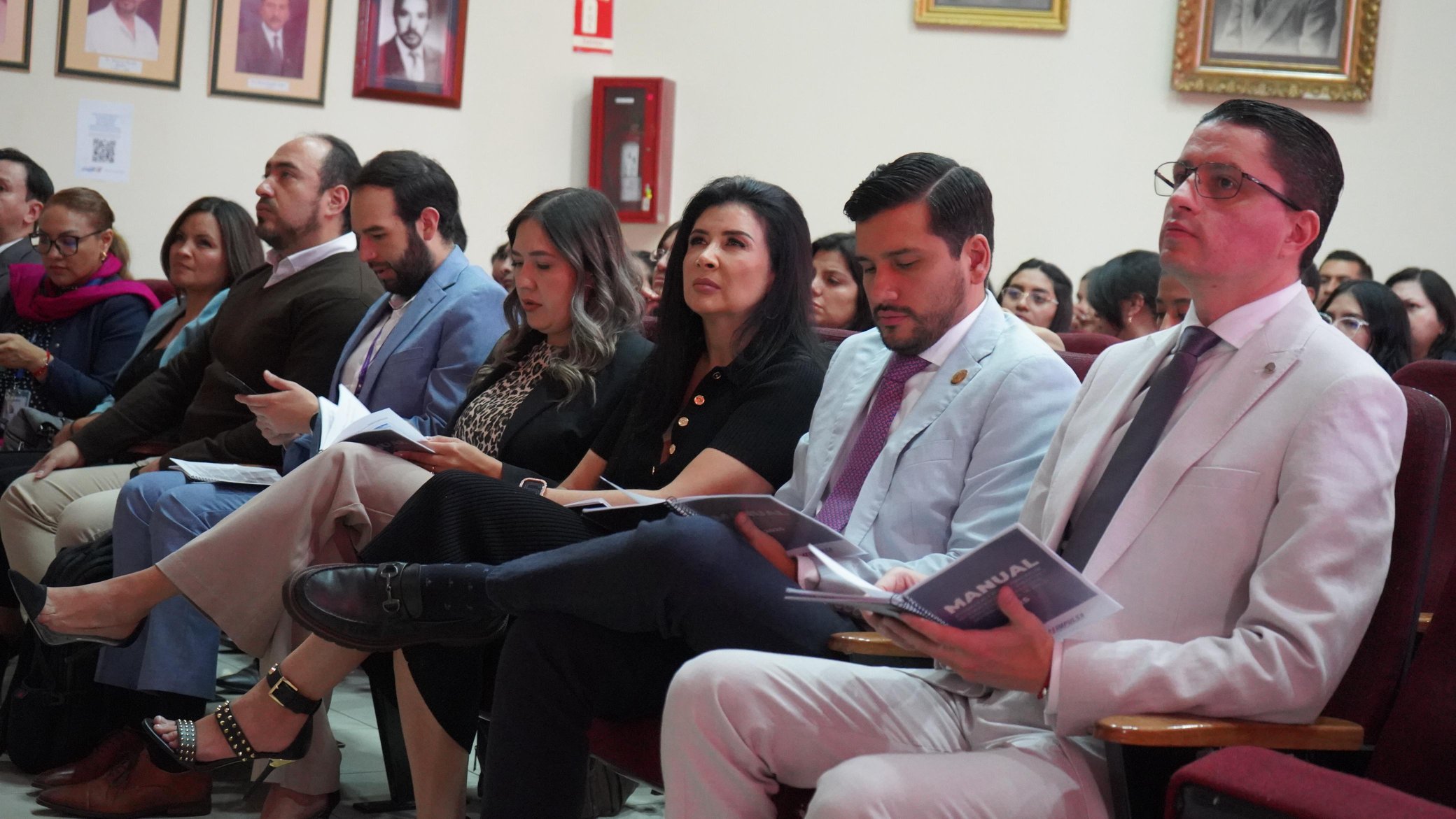 Ecuador oficializa manual para estandarizar la compra de medicamentos y dispositivos médicos