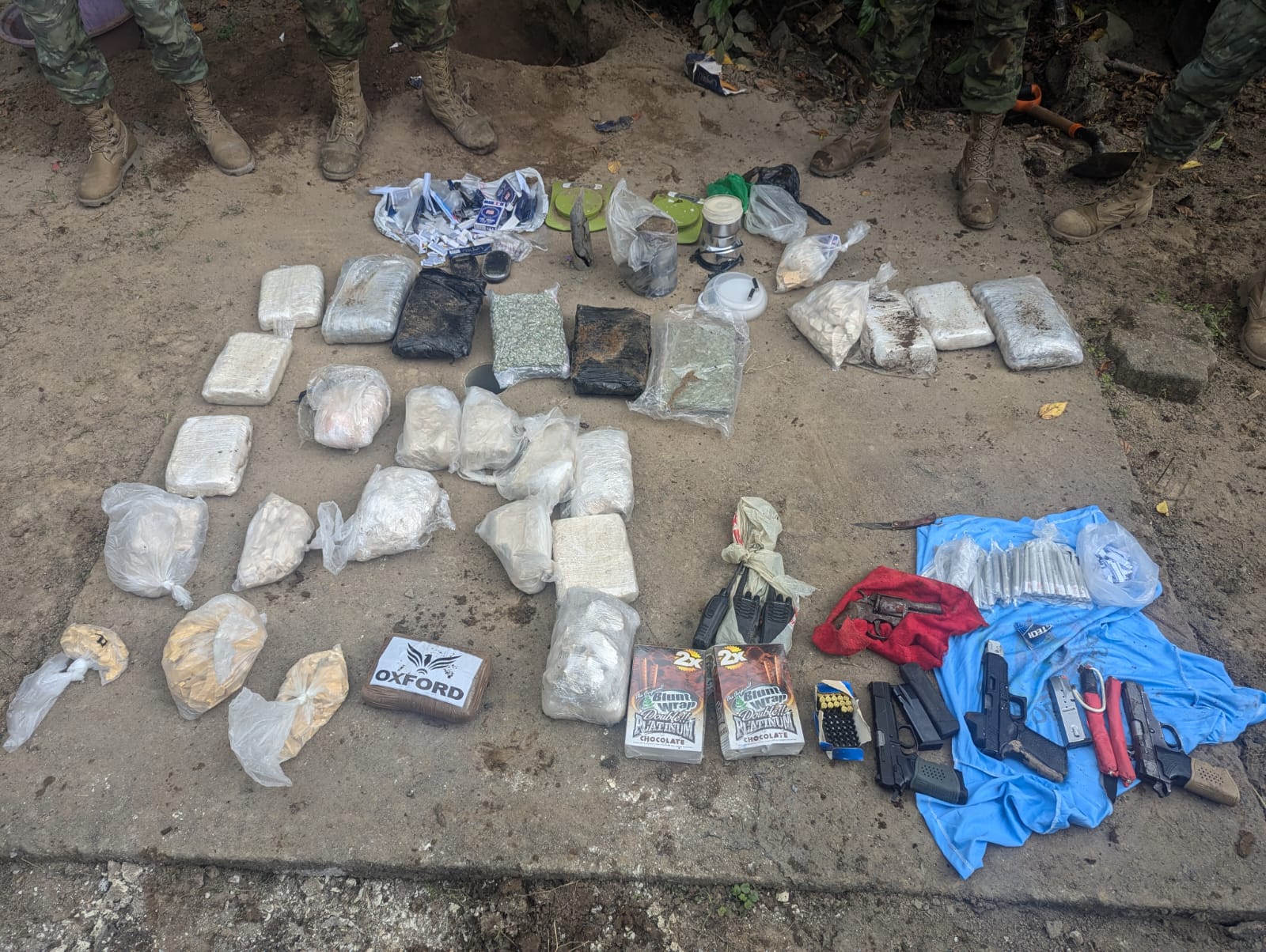 El Carmen cuatro procesados por tráfico de drogas y armas tras allanamiento policial