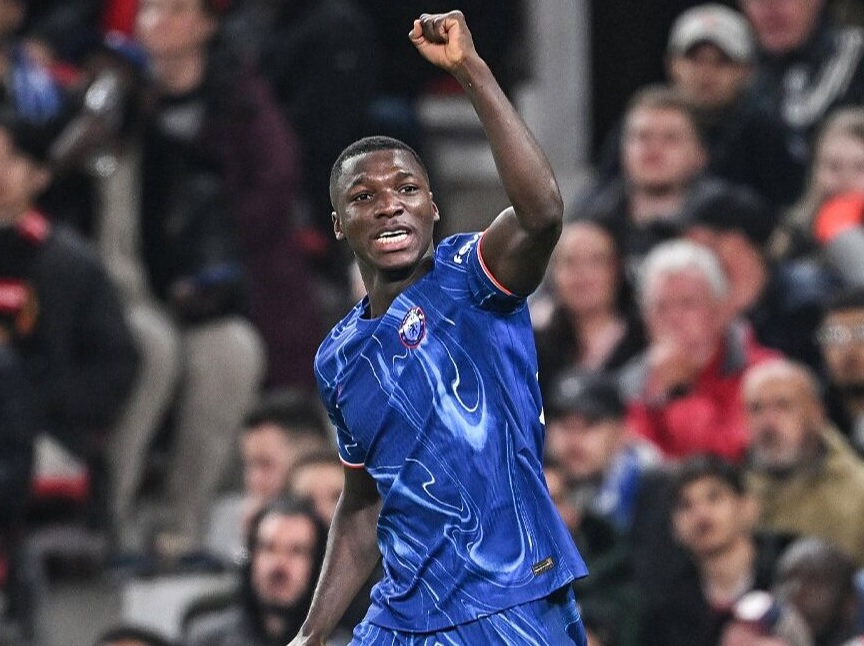 El Chelsea, con un gol del mediocampista ecuatoriano Moisés Caicedo, empató 2-2 al Brentford este sábado en el Gtech Community Stadium.